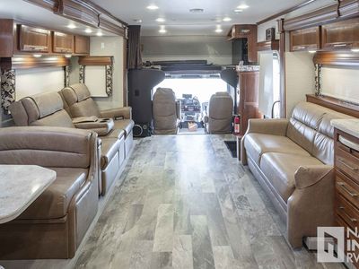 2018 Jayco Seneca — photo 30 view