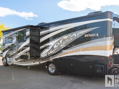 2018 Jayco Seneca — photo 12 view