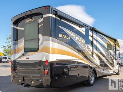 2018 Jayco Seneca — photo 7 view