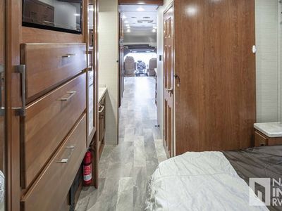 2018 Jayco Seneca — photo 26 view