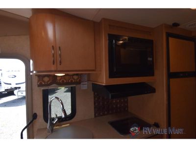 2015 Thor Motor Coach Citation Sprinter — photo 17 view
