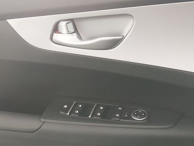 2023 Kia Forte - Photo 17
