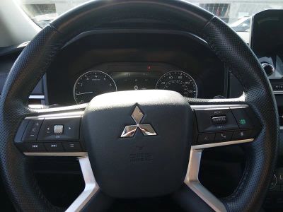 2024 Mitsubishi Outlander - Photo 12