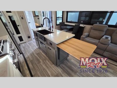 2024 Jayco Pinnacle - Photo 12