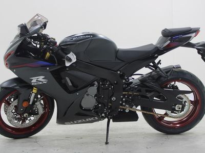 2026 Suzuki GSX-R750 — rear three-quarter view
