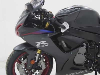 2026 Suzuki GSX-R750 — interior view