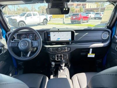 2026 Jeep Gladiator — photo 24 view