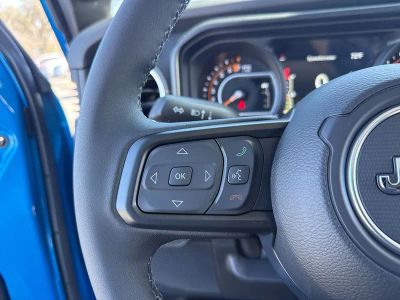2026 Jeep Gladiator — photo 14 view