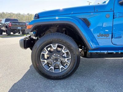 2026 Jeep Gladiator — photo 10 view