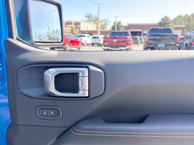 2026 Jeep Gladiator — photo 26 view