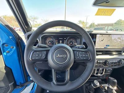 2026 Jeep Gladiator — photo 13 view