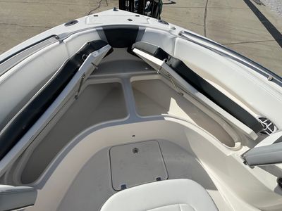 2026 Robalo 222 CC - Photo 4