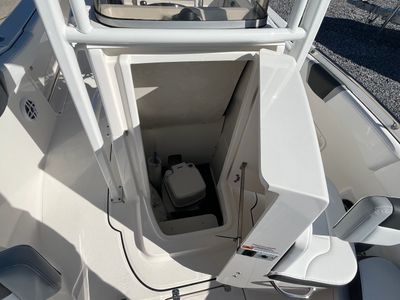 2026 Robalo 222 CC - Photo 3