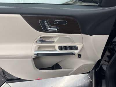 2026 Mercedes-Benz GLB — photo 15 view