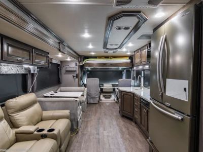 2018 Fleetwood Bounder - Photo 2