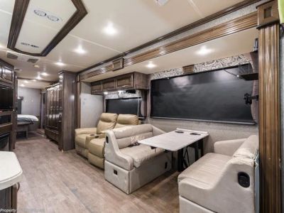 2018 Fleetwood Bounder - Photo 6