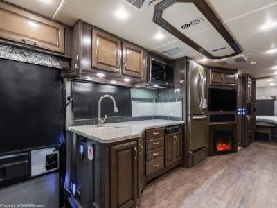 2018 Fleetwood Bounder - Photo 12