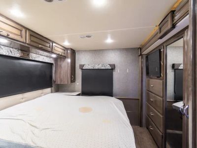 2018 Fleetwood Bounder - Photo 28