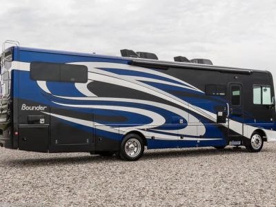 2018 Fleetwood Bounder - Photo 41