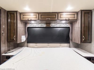 2018 Fleetwood Bounder - Photo 29
