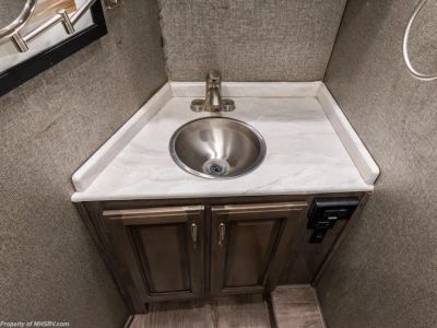 2018 Fleetwood Bounder - Photo 22