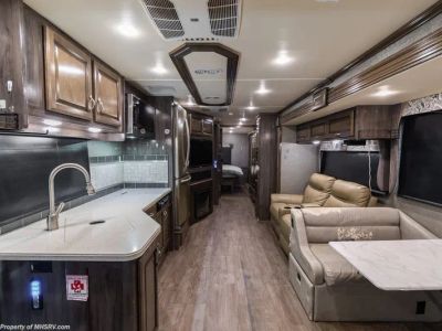 2018 Fleetwood Bounder - Photo 5