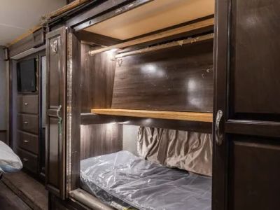 2018 Fleetwood Bounder - Photo 25