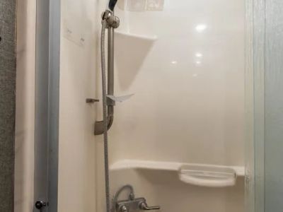 2018 Fleetwood Bounder - Photo 23