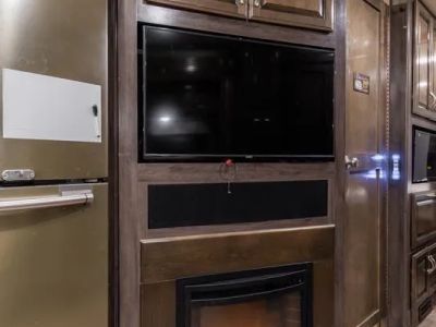 2018 Fleetwood Bounder - Photo 10