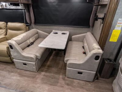 2018 Fleetwood Bounder - Photo 7