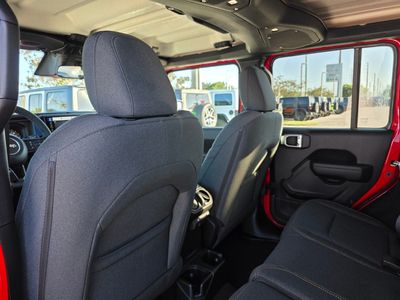 2026 Jeep Wrangler - Photo 9