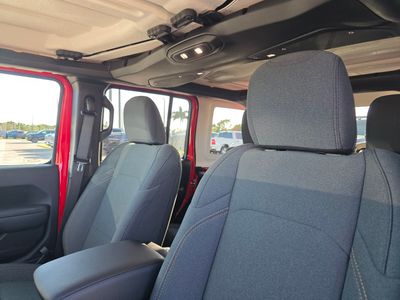 2026 Jeep Wrangler - Photo 11