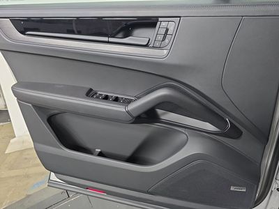 2026 Porsche Cayenne Coupe - Photo 22