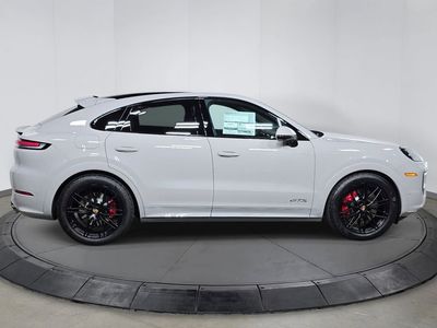 2026 Porsche Cayenne Coupe - Photo 8
