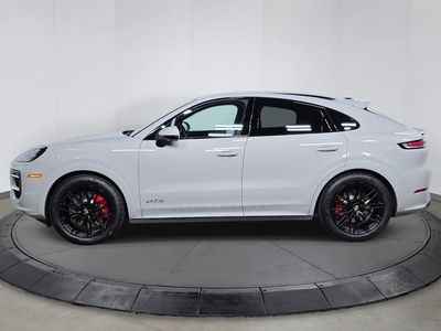 2026 Porsche Cayenne Coupe - Photo 2