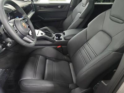 2026 Porsche Cayenne Coupe - Photo 5