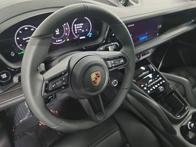 2026 Porsche Cayenne Coupe - Photo 4