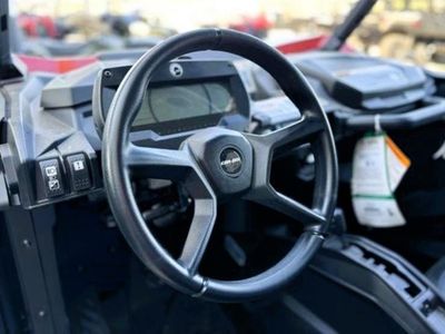 2025 Can-Am Commander MAX XT 700 - Photo 14