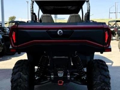 2025 Can-Am Commander MAX XT 700 - Photo 7