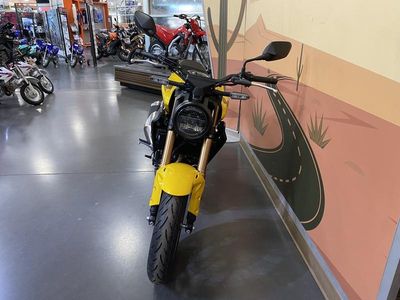 2025 Honda CB300R - Photo 2