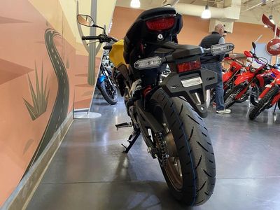 2025 Honda CB300R - Photo 7