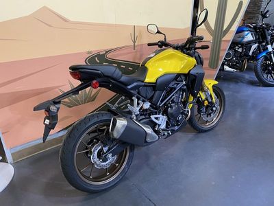 2025 Honda CB300R - Photo 3