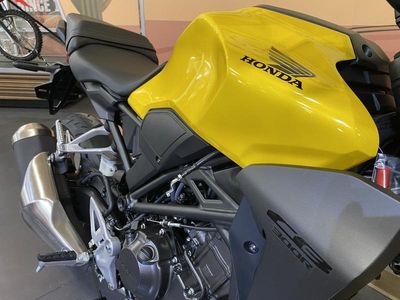 2025 Honda CB300R - Photo 14