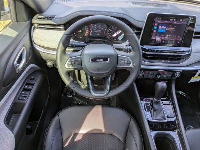 2026 Jeep Compass — photo 14 view
