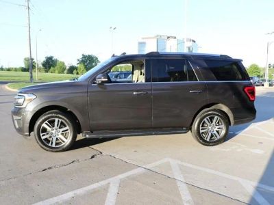 2022 Ford Expedition — side profile view
