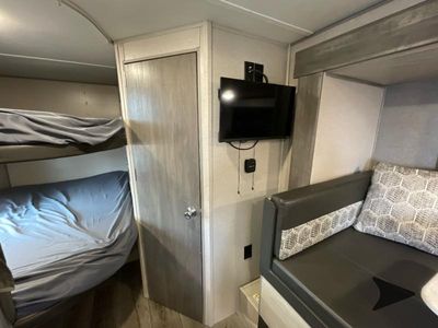 2022 Coachmen RV Catalina Summit Series 7 - Photo 36