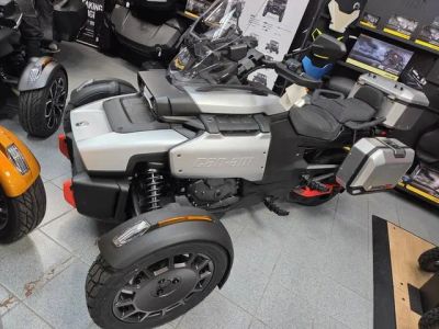 2025 Can-Am® Canyon XT — front three-quarter view