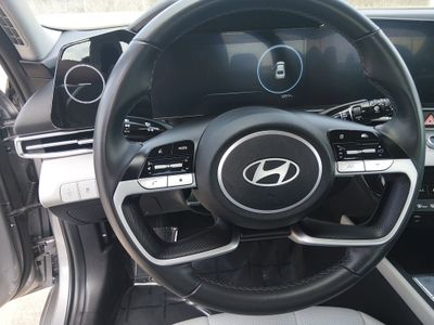 2025 Hyundai Elantra — photo 12 view