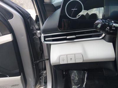 2025 Hyundai Elantra — photo 13 view