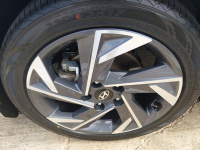 2025 Hyundai Elantra — photo 10 view